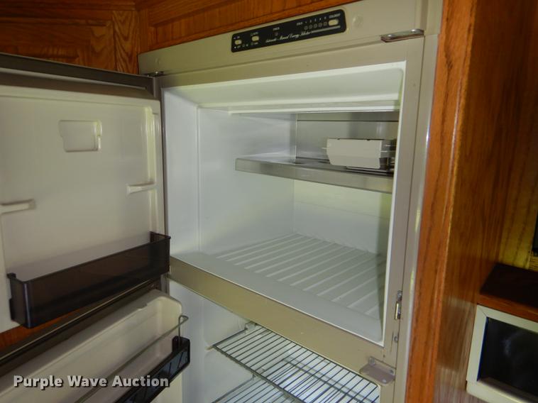 image for item FT9608 1993 Fleetwood Avion 345G camper