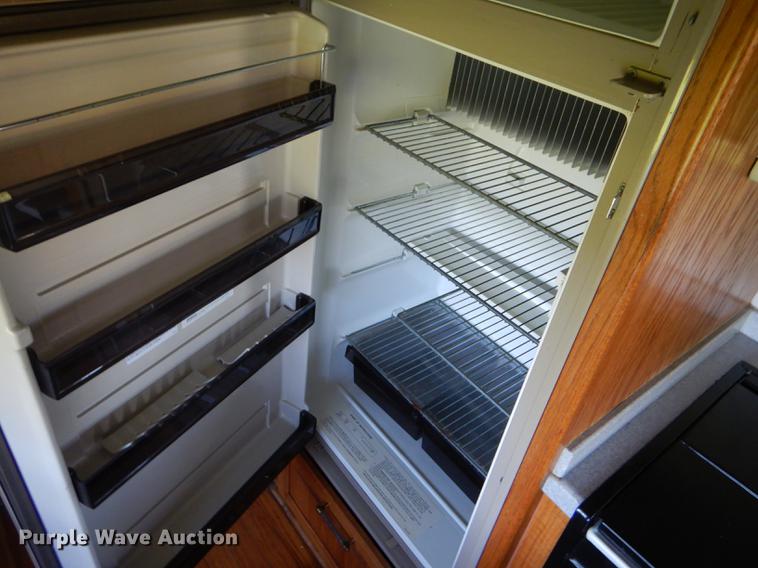 image for item FT9608 1993 Fleetwood Avion 345G camper