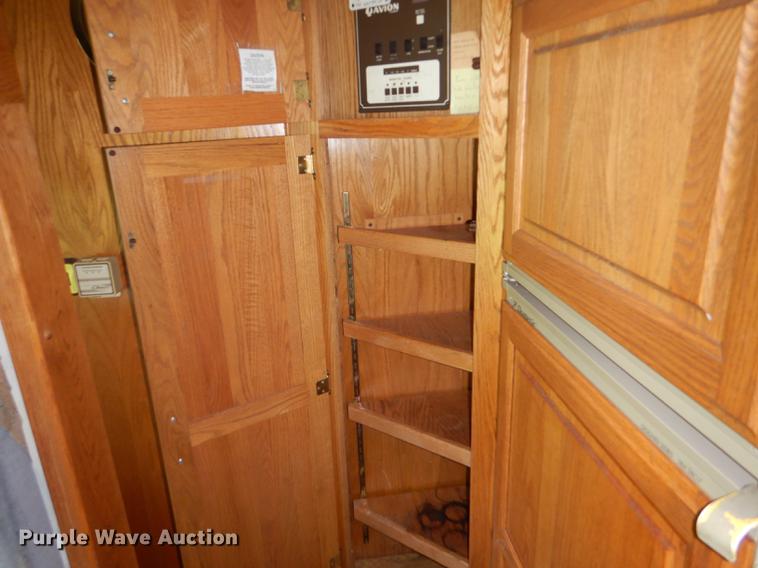 image for item FT9608 1993 Fleetwood Avion 345G camper