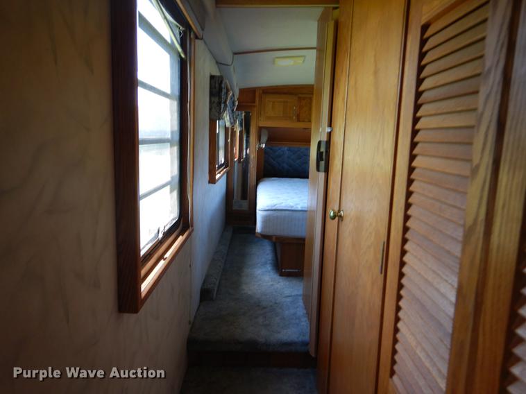 image for item FT9608 1993 Fleetwood Avion 345G camper