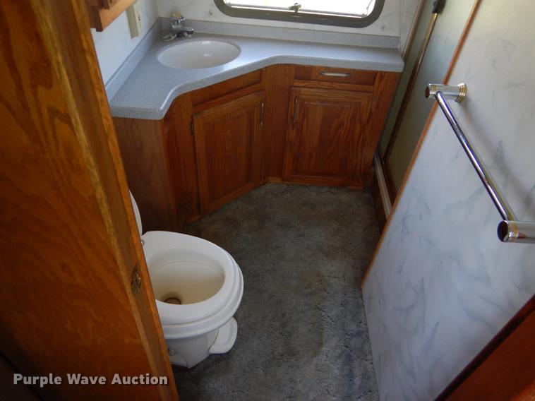 image for item FT9608 1993 Fleetwood Avion 345G camper
