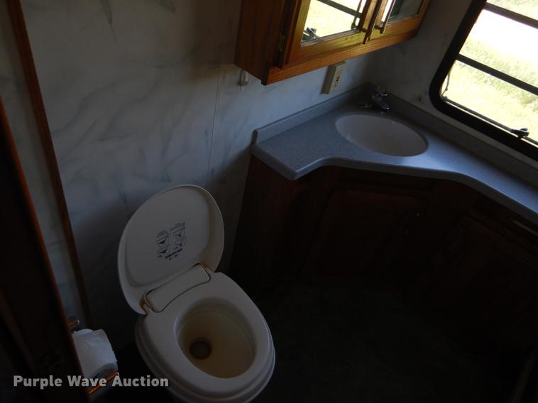 image for item FT9608 1993 Fleetwood Avion 345G camper