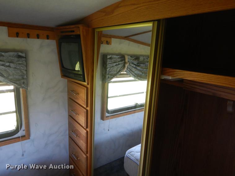 image for item FT9608 1993 Fleetwood Avion 345G camper