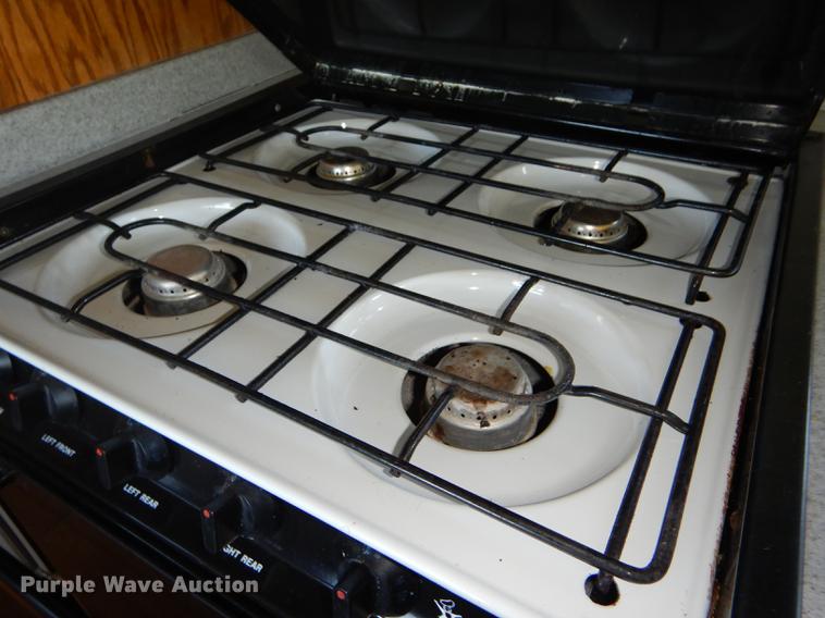 image for item FT9608 1993 Fleetwood Avion 345G camper