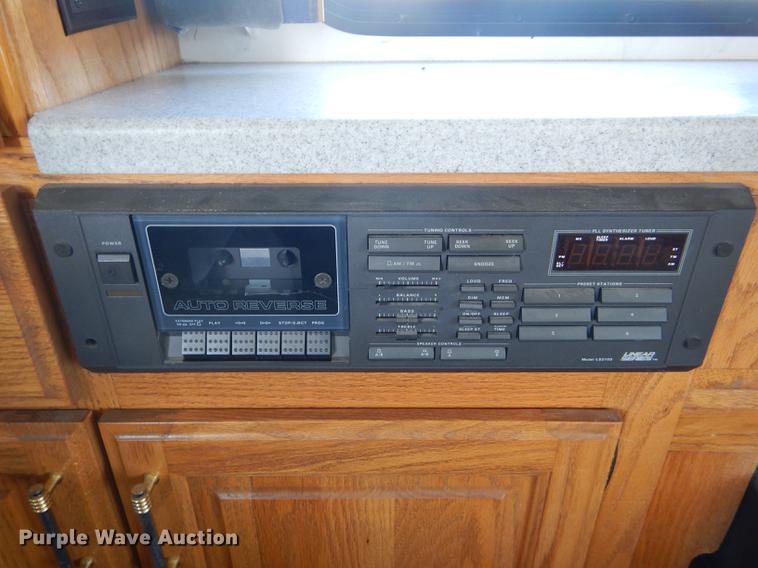 image for item FT9608 1993 Fleetwood Avion 345G camper