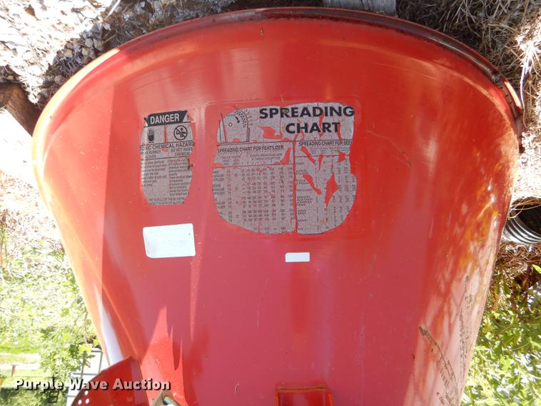 image for item FT9609 2010 Cosmo 500 fertilizer spreader