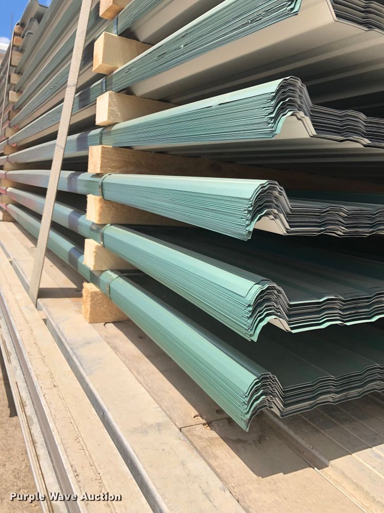 image for item G1832 (360) sheets of metal siding/roofing