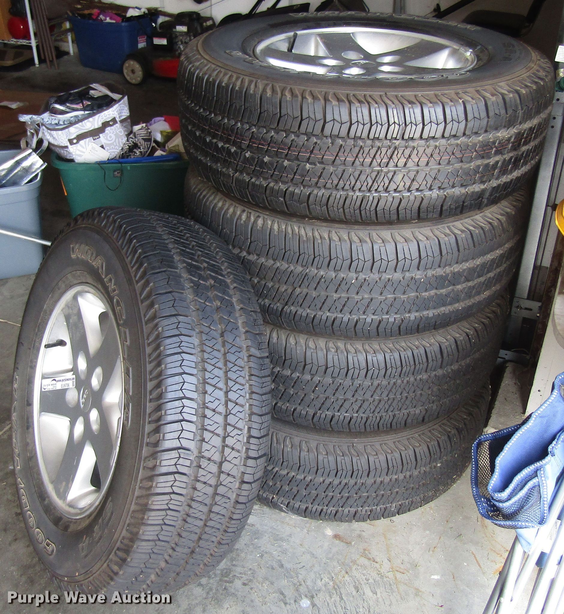 (5) Goodyear Wrangler 255/75R17 tires in Cedar Rapids, IA Item EU9706