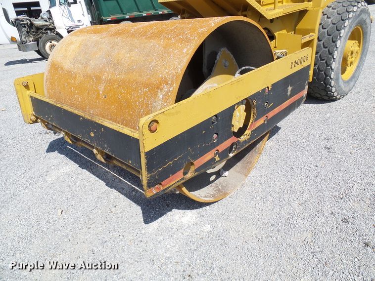 image for item DB2216 2001 Caterpillar CS-433C single drum vibratory roller