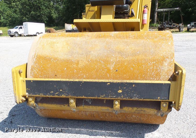 image for item DB2216 2001 Caterpillar CS-433C single drum vibratory roller