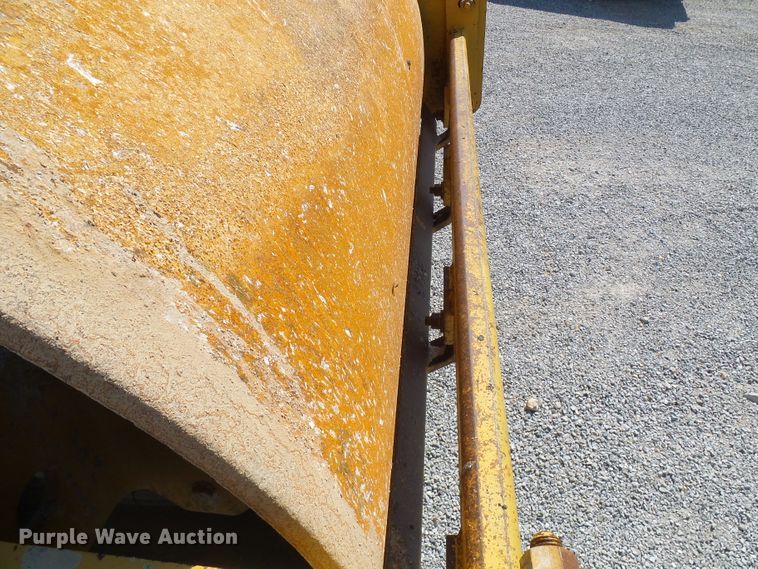 image for item DB2216 2001 Caterpillar CS-433C single drum vibratory roller