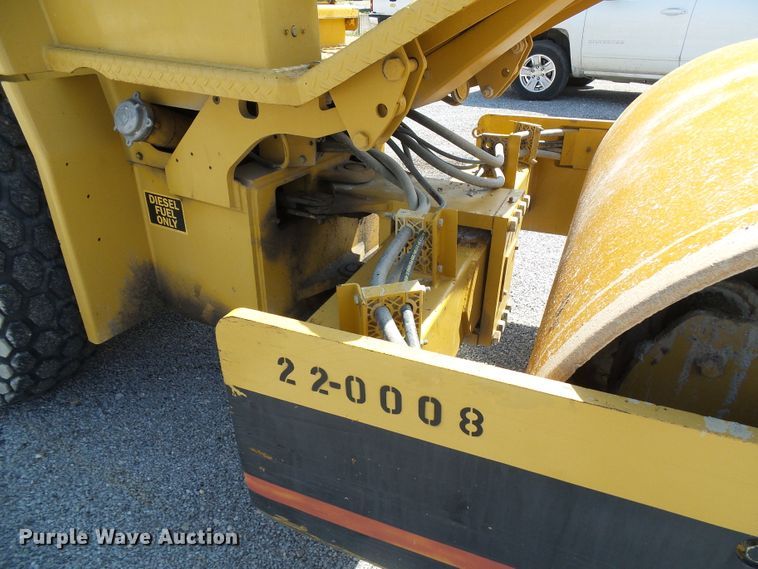 image for item DB2216 2001 Caterpillar CS-433C single drum vibratory roller