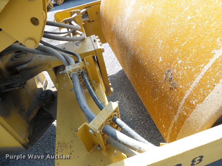 image for item DB2216 2001 Caterpillar CS-433C single drum vibratory roller