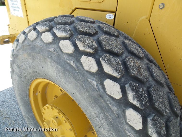 image for item DB2216 2001 Caterpillar CS-433C single drum vibratory roller