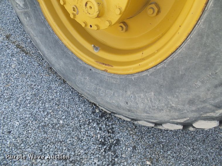 image for item DB2216 2001 Caterpillar CS-433C single drum vibratory roller