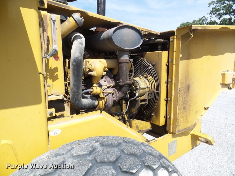 image for item DB2216 2001 Caterpillar CS-433C single drum vibratory roller