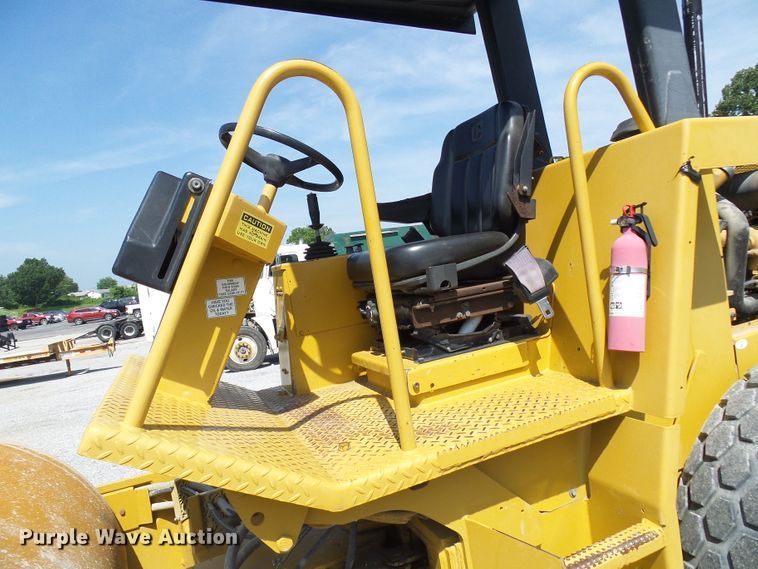 image for item DB2216 2001 Caterpillar CS-433C single drum vibratory roller