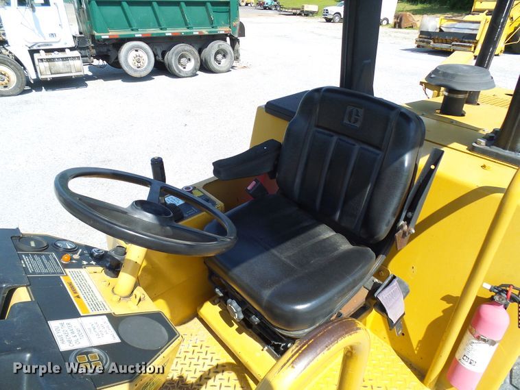 image for item DB2216 2001 Caterpillar CS-433C single drum vibratory roller