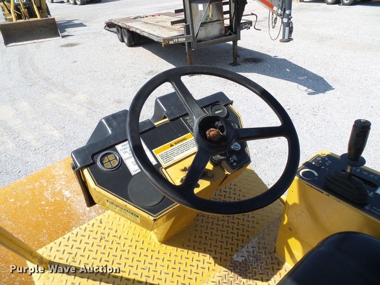 image for item DB2216 2001 Caterpillar CS-433C single drum vibratory roller