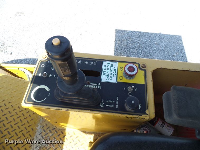 image for item DB2216 2001 Caterpillar CS-433C single drum vibratory roller