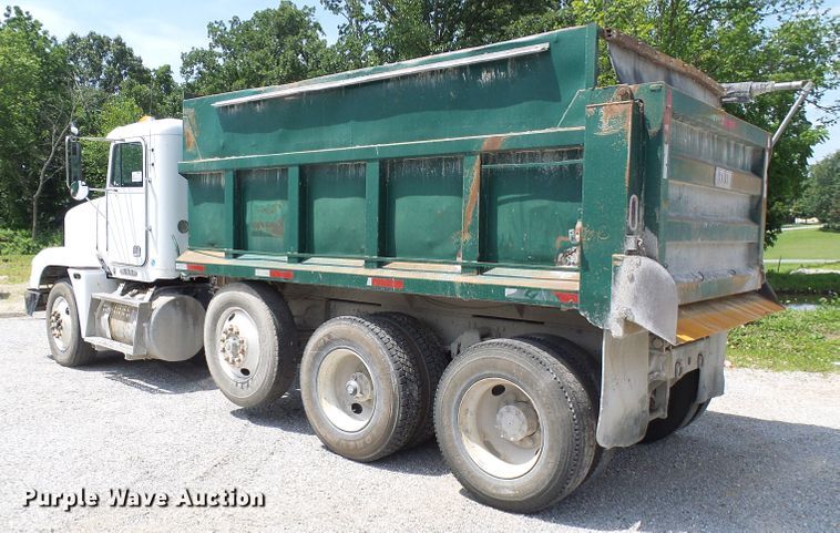image for item DB2217 1995 Freightliner FLD dump truck