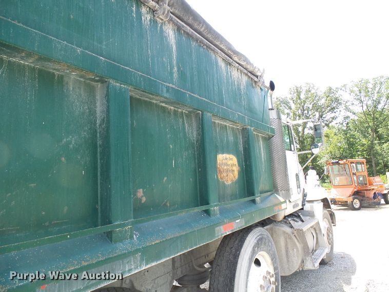 image for item DB2217 1995 Freightliner FLD dump truck