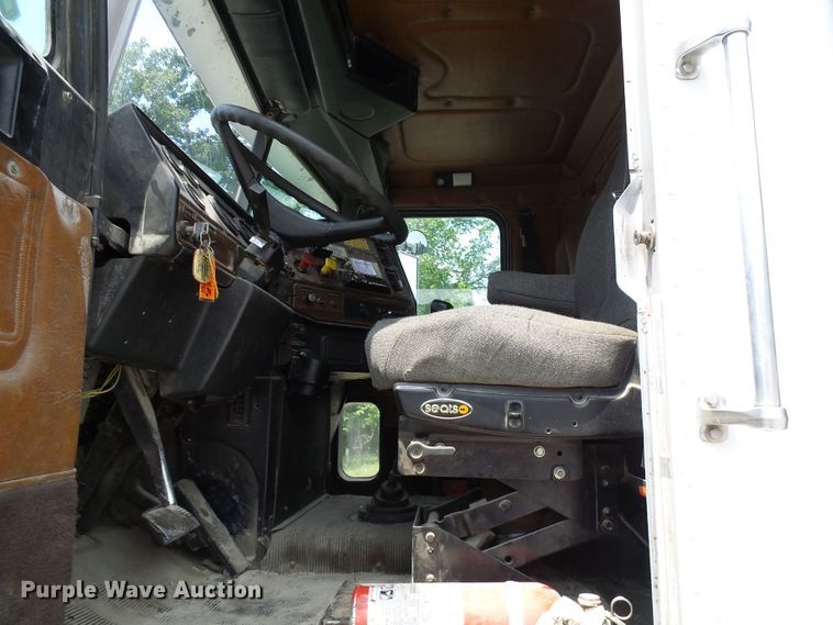 image for item DB2217 1995 Freightliner FLD dump truck