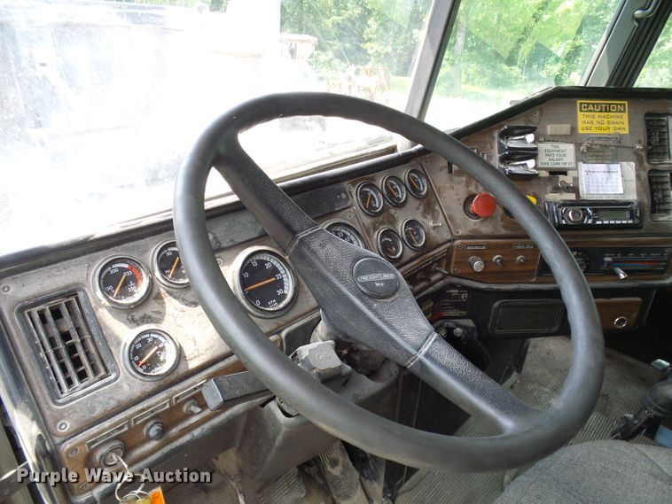 image for item DB2217 1995 Freightliner FLD dump truck