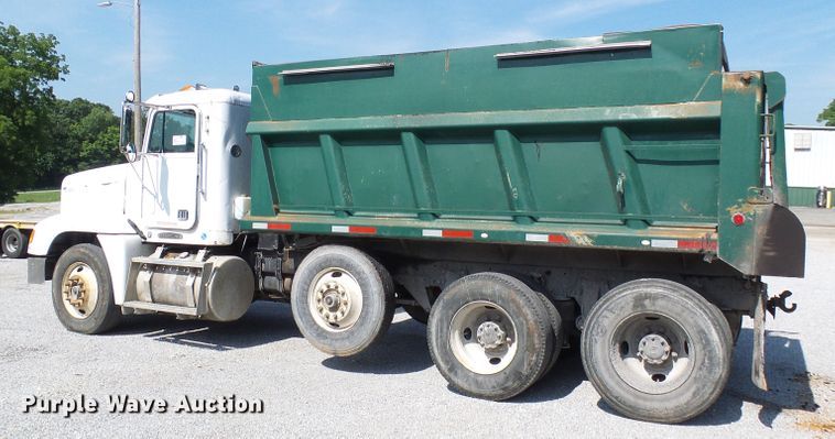 image for item DB2220 1993 Freightliner FLD dump truck