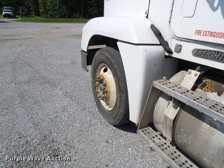 image for item DB2220 1993 Freightliner FLD dump truck