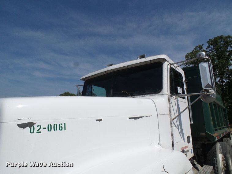 image for item DB2220 1993 Freightliner FLD dump truck