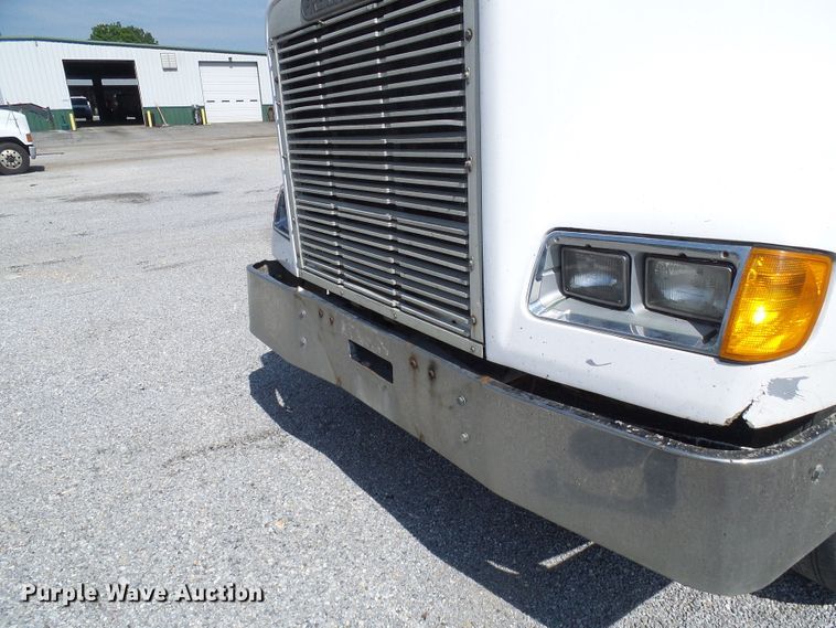 image for item DB2220 1993 Freightliner FLD dump truck