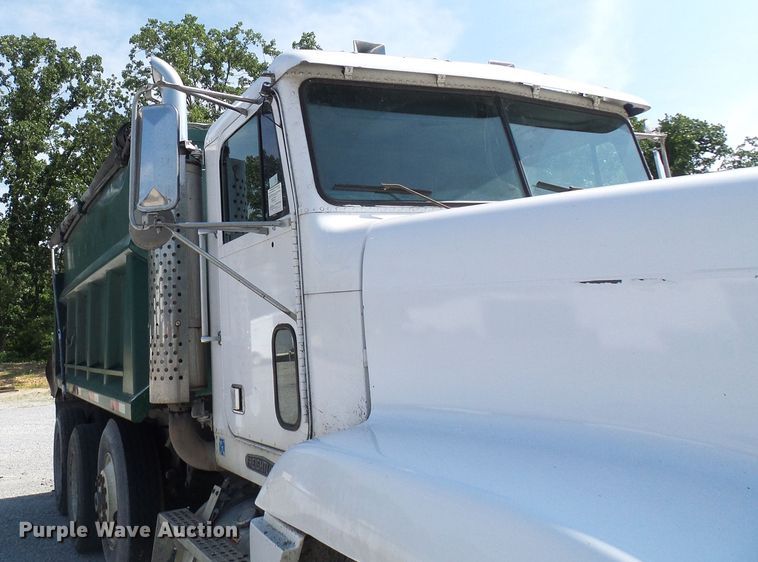 image for item DB2220 1993 Freightliner FLD dump truck