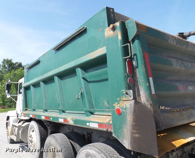 image for item DB2220 1993 Freightliner FLD dump truck