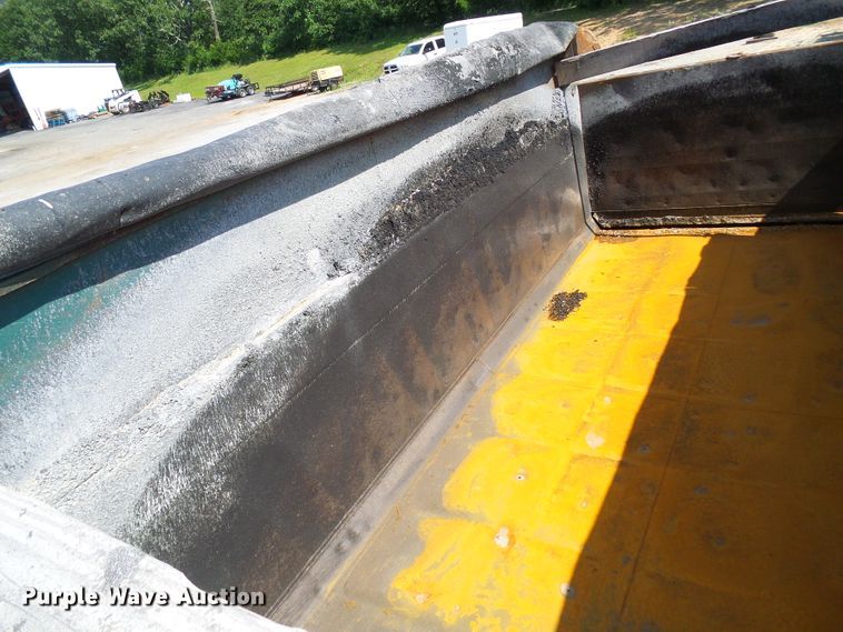 image for item DB2220 1993 Freightliner FLD dump truck