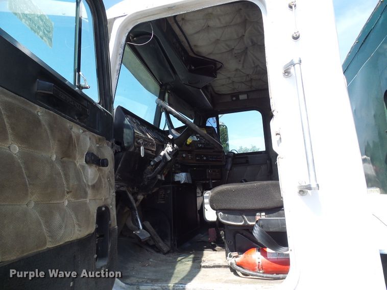 image for item DB2220 1993 Freightliner FLD dump truck