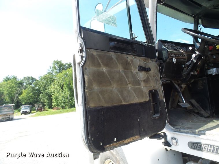 image for item DB2220 1993 Freightliner FLD dump truck