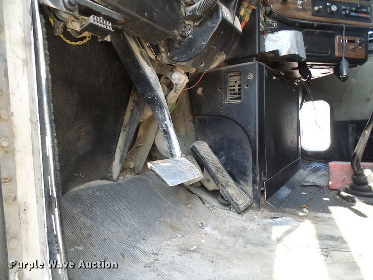 image for item DB2220 1993 Freightliner FLD dump truck