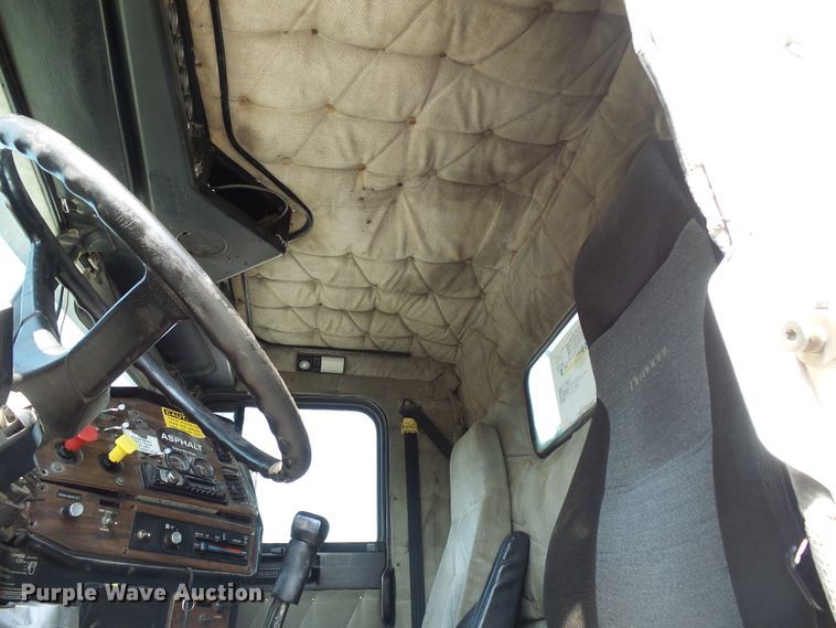 image for item DB2220 1993 Freightliner FLD dump truck