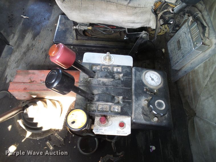 image for item DB2220 1993 Freightliner FLD dump truck