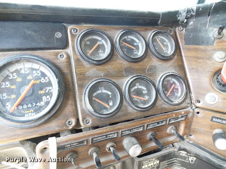 image for item DB2220 1993 Freightliner FLD dump truck