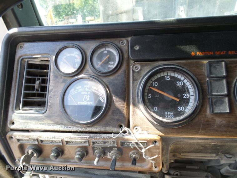 image for item DB2220 1993 Freightliner FLD dump truck