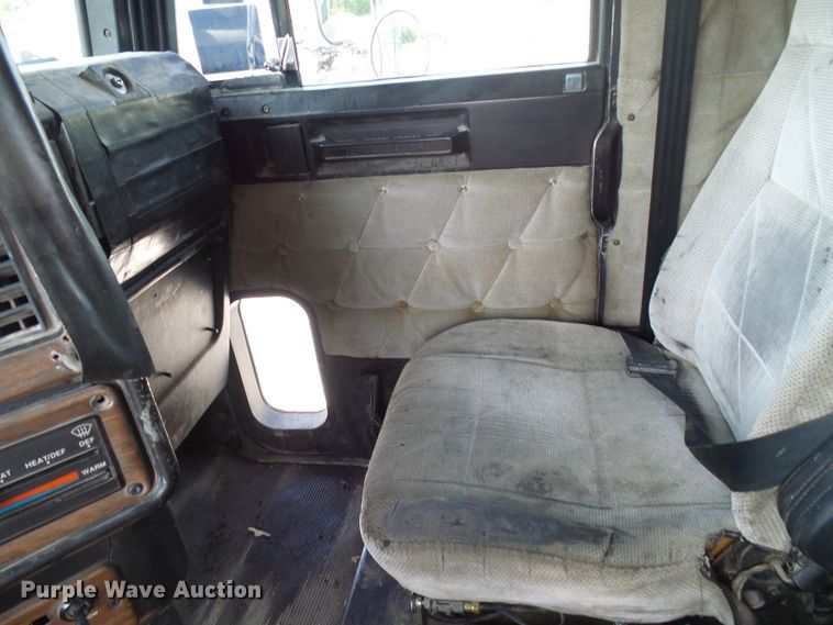 image for item DB2220 1993 Freightliner FLD dump truck