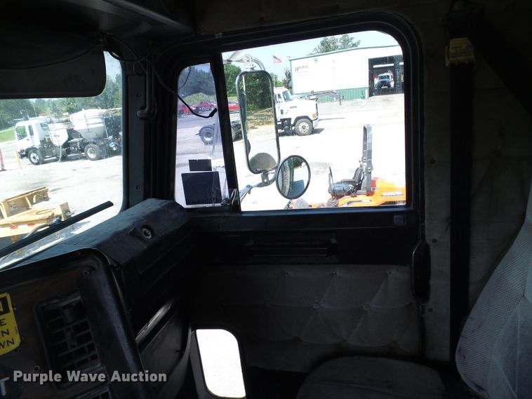 image for item DB2220 1993 Freightliner FLD dump truck