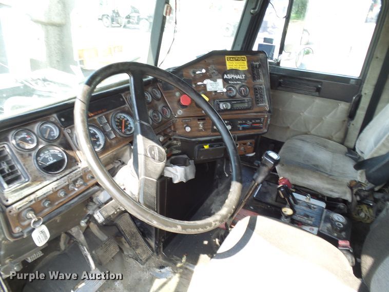 image for item DB2220 1993 Freightliner FLD dump truck