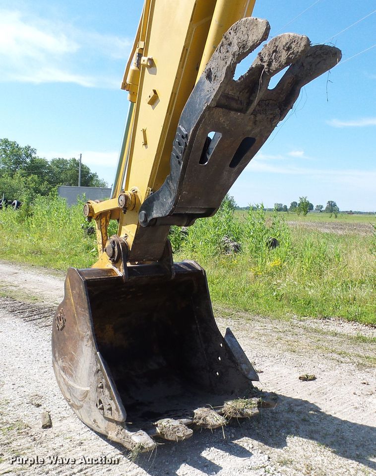 image for item DB2226 2003 John Deere 160C LC excavator