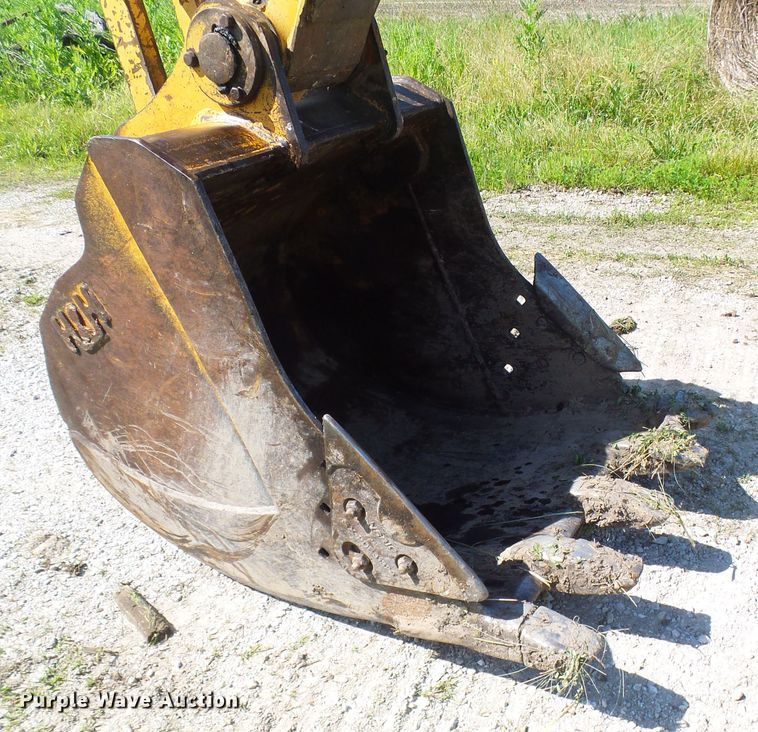 image for item DB2226 2003 John Deere 160C LC excavator