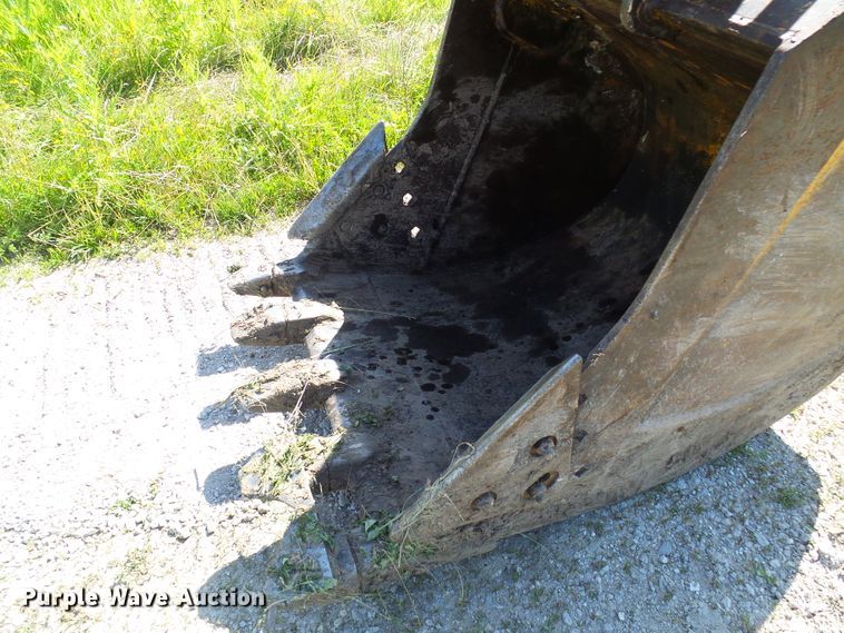 image for item DB2226 2003 John Deere 160C LC excavator