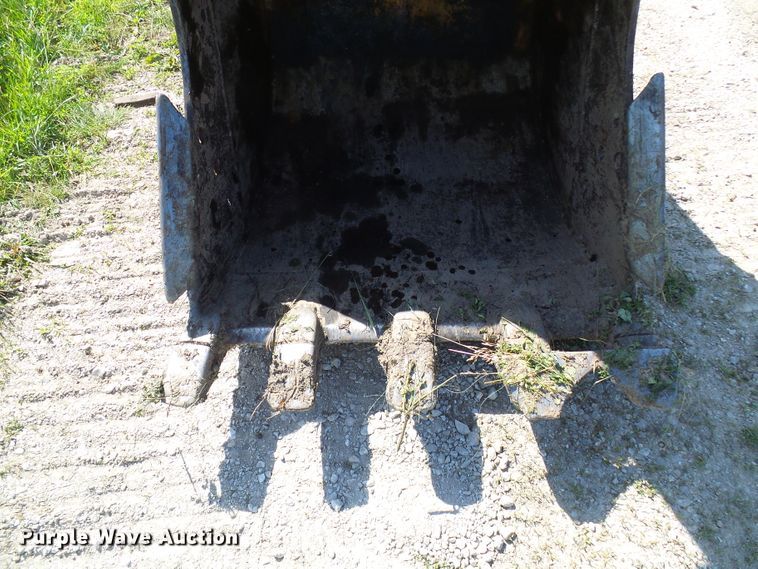 image for item DB2226 2003 John Deere 160C LC excavator