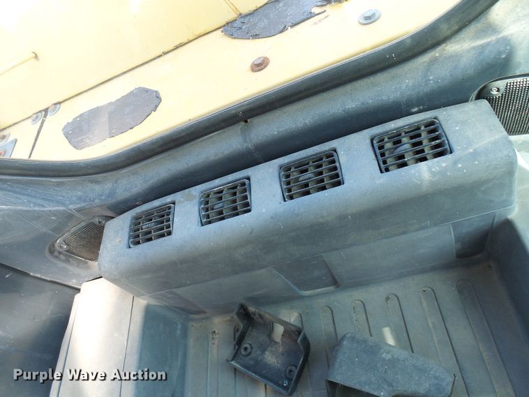 image for item DB2226 2003 John Deere 160C LC excavator